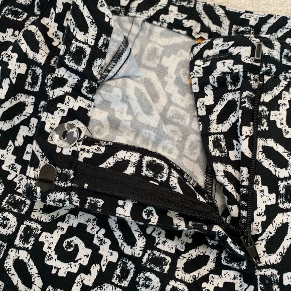 Ruby Rd. Black & White Capri Pants Size 4P - Picture 11 of 13